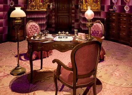 An image of a fancy dining room, Warner Bros Harry Potter. Warner Bros.