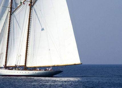 An image of a sailboat sailing in the ocean, Charter the Sailing Yacht Moonbeam IV. Charter World