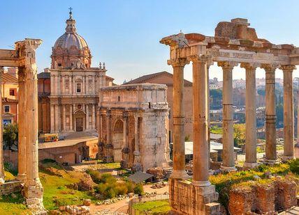 An image of the roman forum in rome, italy, 5-Star Rome Photography Break with Michelin Star Dining. Getaway-Pseudo-Supplier