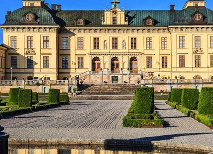 An image of a castle with statues in front, Historic Swedish Break With Three Michelin Star Dining. Getaway-Pseudo-Supplier