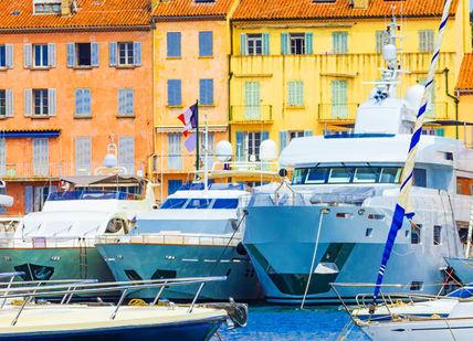 An image of boats docked in the harbor, Yacht Break and Michelin Star Dining. Getaway-Pseudo-Supplier