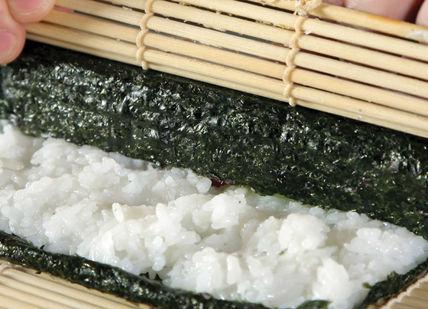 An image of someone making a sui, Fushi Sushi Class. Avenue Cookery School