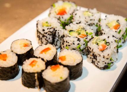 An image of sui rolls on a plate, Private Online Sushi Workshop. Avenue Cookery School