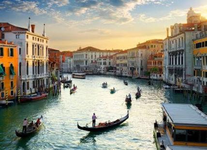 Experience Italy: 30-minute Gondola Tour and 2-hour private tour of St. Mark’s Basilica and Doge’s Palace