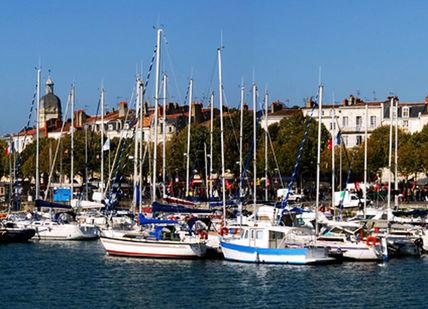 An image of a harbor with many boats, Sailing in La Rochelle.