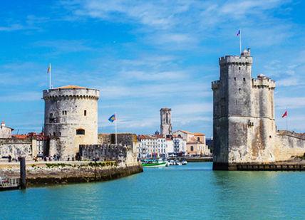 An image of a city with a river, Sailing in La Rochelle. Getaway-Pseudo-Supplier