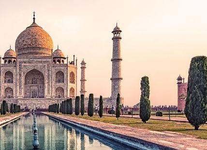 The New 7 Wonders: Taj Mahal Experience