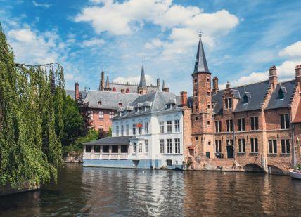 An image of the lake and city at daytime, Two-night stay in a 4/5-star hotel in central Bruges. Getaway-Pseudo-Supplier