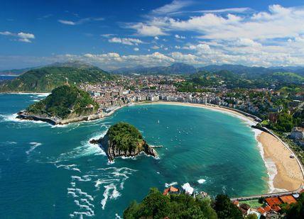 An image of a beach and a city, Two nights at a 4-star hotel in San Sebastián. Getaway-Pseudo-Supplier