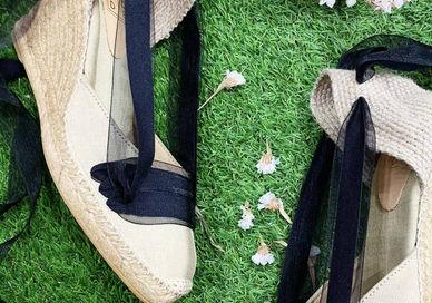 An image of a pair of shoes on the grass, Premium Espadrilles Online Workshop. Handmade Barcelona