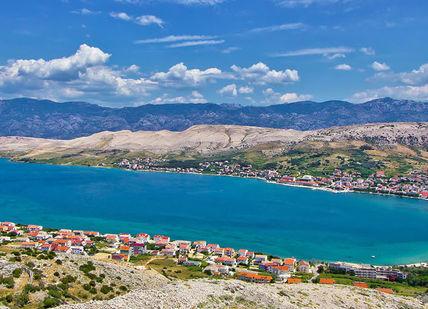 An image of a small town on the shore of a lake, Discover Croatian Gastronomy on the trails of Anthony Bourdain. Hotel Boskinac