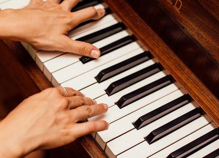 Elegant Ivories: Ten Private Piano Lessons
