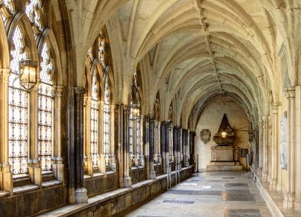 An image of a long hallway in a building, Entry tickets to the Westminster Abbey. LookUp London