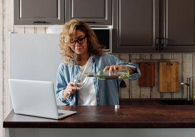 An image of a woman that is pouring something, Online Wine Class. Rafael De Lima