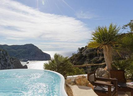 Passionate Paradise: Romantic Getaway Tour In Alicante And Ibiza