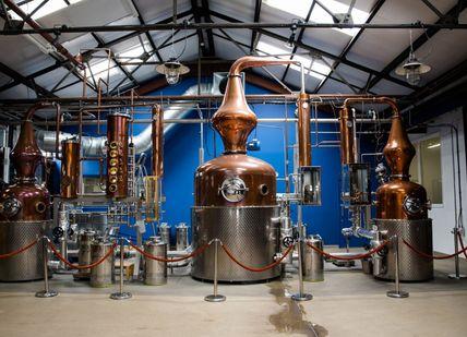 An image of a brewery with copper and copper, Gin masterclass. Sipsmith Distillery