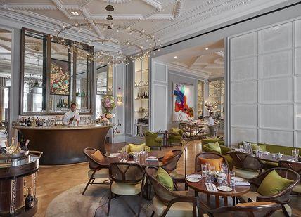 An image of a restaurant with a bar and a bar, Tea and Therapy. The Spa at Mandarin Oriental