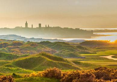 An image of the golf course at sunset, St Andrews, Scotland. St Andrews Golf Academy