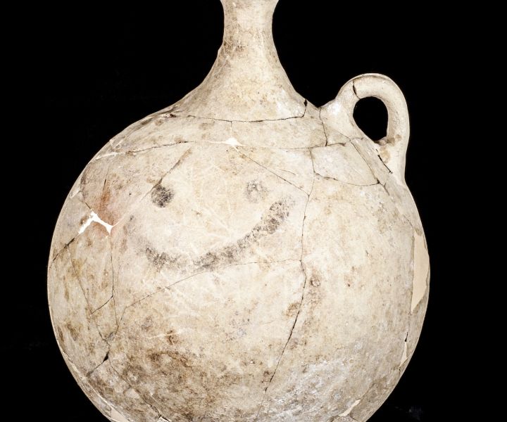 Smiling face discovered on 3,700-year-old pot