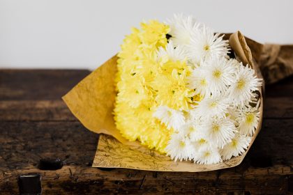 Bouquet of yellow and white chrysanthemums