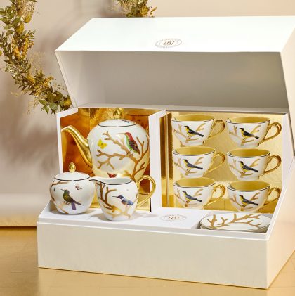 Aux Oiseaux tea set gift case