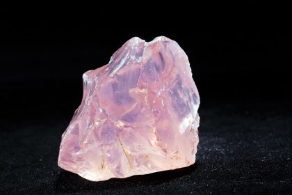 Rose quartz gemstone rock