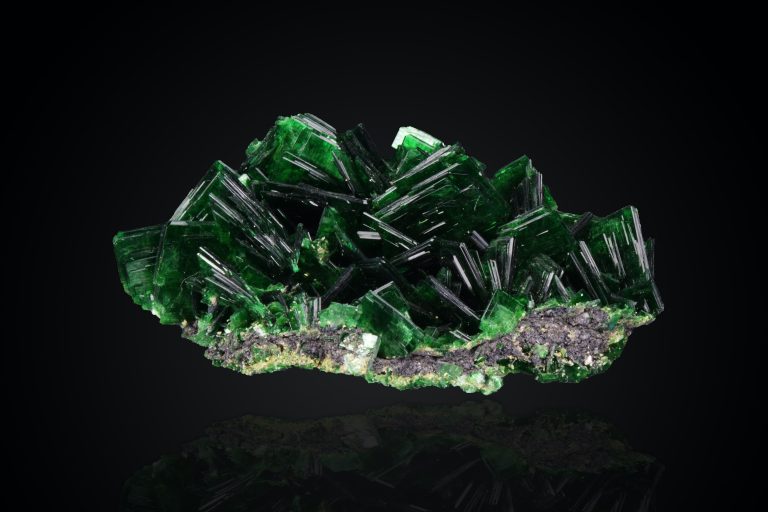 Raw emerald stone, the 20th anniversary gemtsone