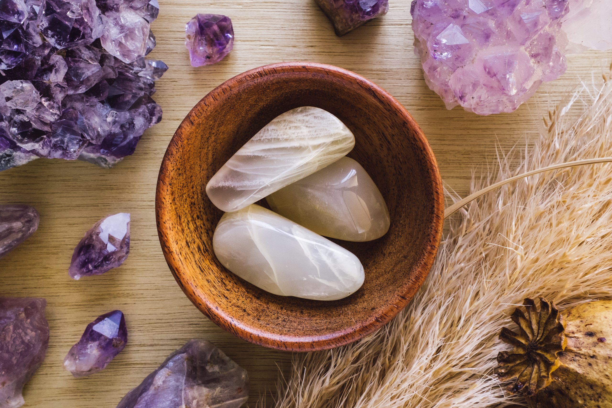 Magical Moonstone: Meaning, Healing Properties & Uses