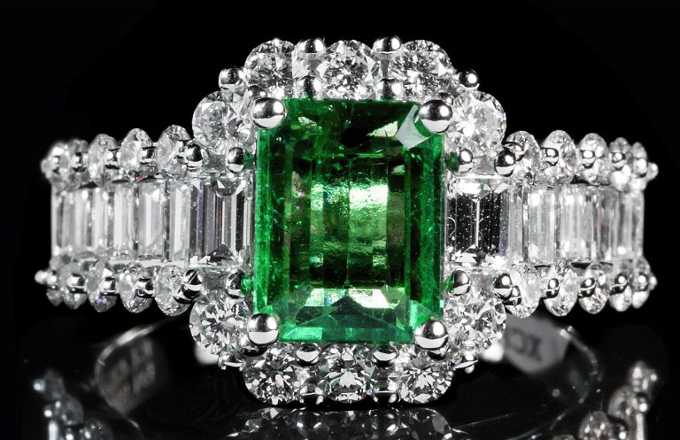emerald ring with baguette diamonds