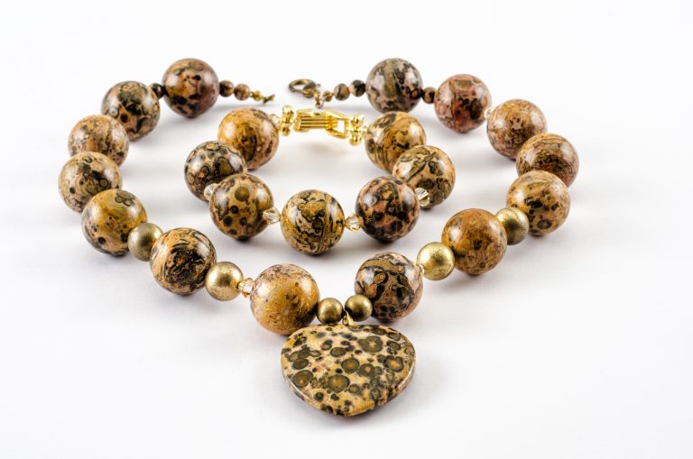 Jasper leopard skin necklace and bracelet on white backgroud