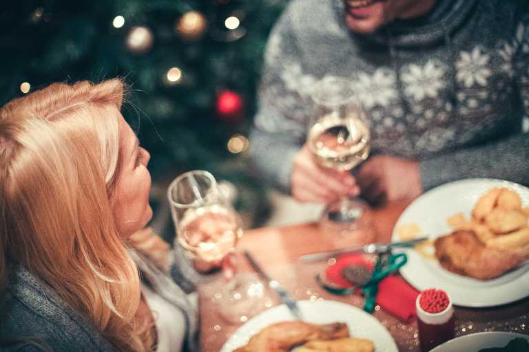 Sweet, Sentimental & Saucy Christmas Wishes For Your Girlfriend